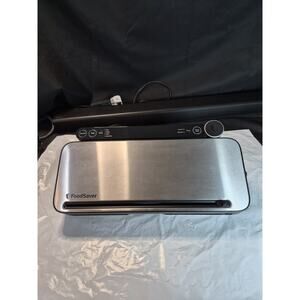 FoodSaver VS3180 Vacuum Sealer Machine With Bags. Stainless Steel Works Perfect.
